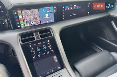 Седан Porsche Taycan 2020 в 