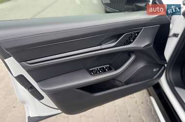 Седан Porsche Taycan 2020 в 
