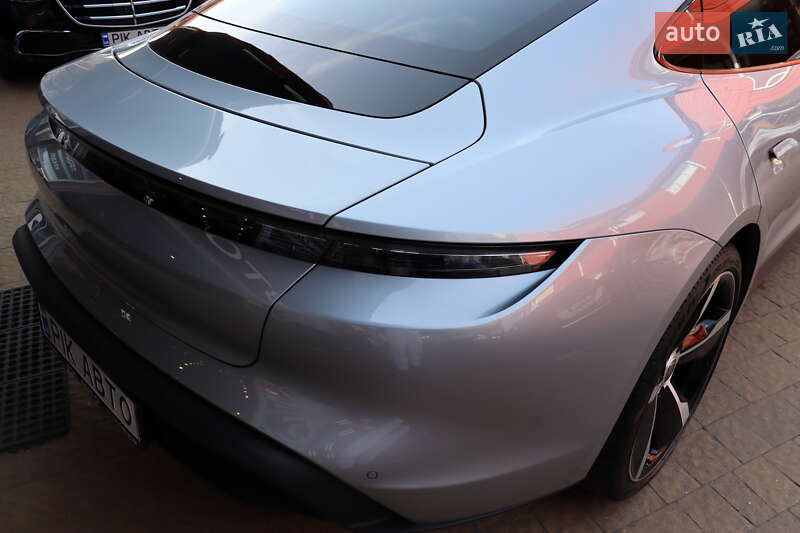 Седан Porsche Taycan 2021 в Львове