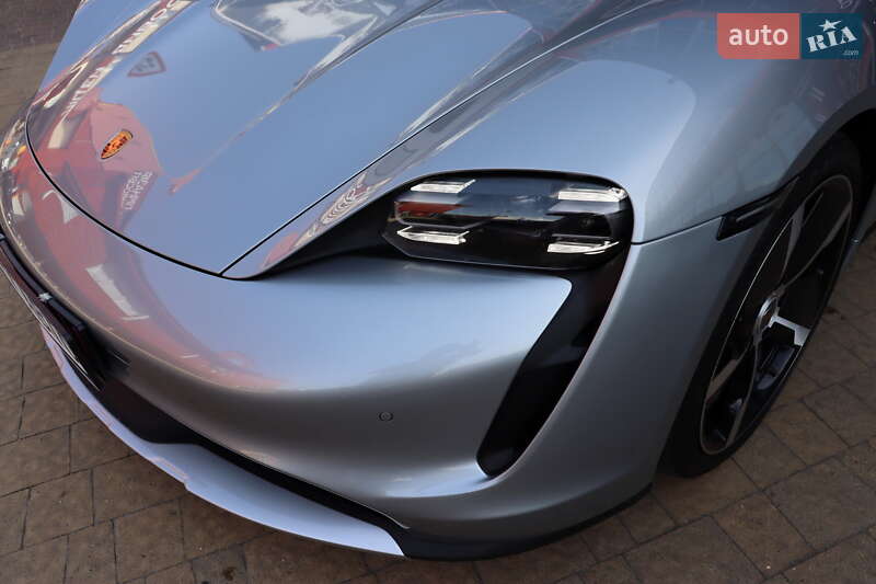 Седан Porsche Taycan 2021 в Львове