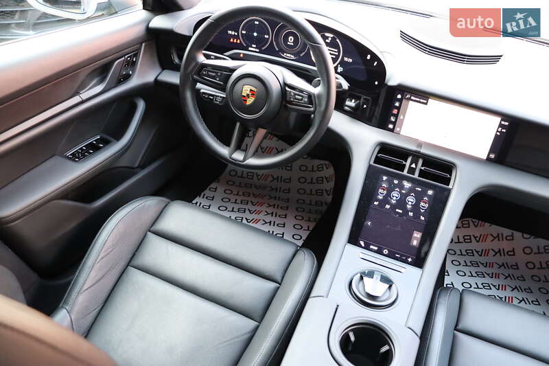 Седан Porsche Taycan 2021 в Львове