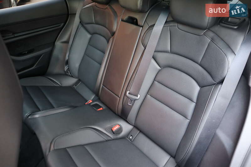 Седан Porsche Taycan 2021 в Львове