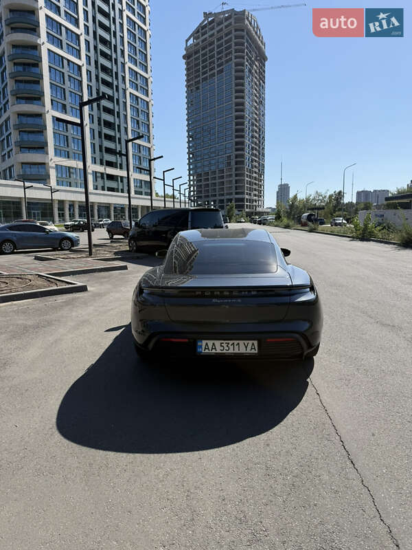 Седан Porsche Taycan 2020 в Дніпрі