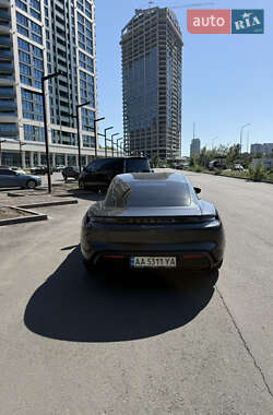 Седан Porsche Taycan 2020 в 
