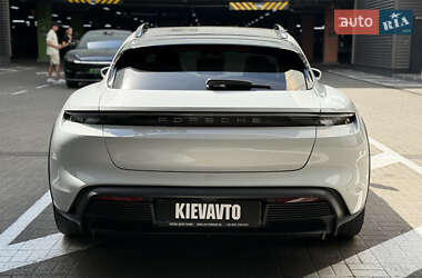 Седан Porsche Taycan 2021 в 