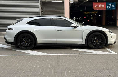 Седан Porsche Taycan 2021 в 
