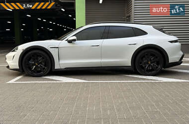 Седан Porsche Taycan 2021 в 
