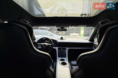 Седан Porsche Taycan 2021 в 