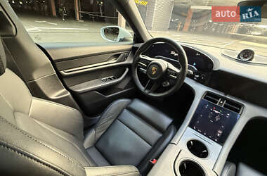 Седан Porsche Taycan 2021 в 