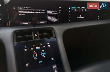 Седан Porsche Taycan 2021 в 