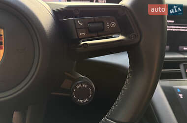 Седан Porsche Taycan 2021 в 