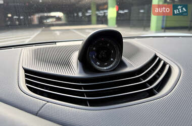 Седан Porsche Taycan 2021 в 