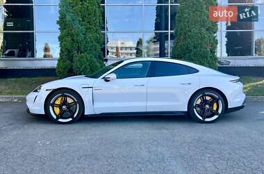 Седан Porsche Taycan 2020 в 