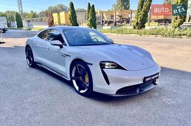 Седан Porsche Taycan 2020 в 