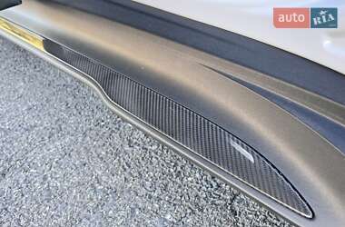Седан Porsche Taycan 2020 в 