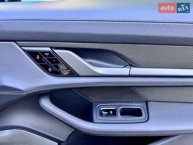 Седан Porsche Taycan 2020 в Киеве фото 59 Седан Porsche Taycan 2020 в Киеве