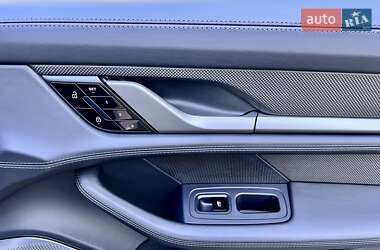 Седан Porsche Taycan 2020 в 