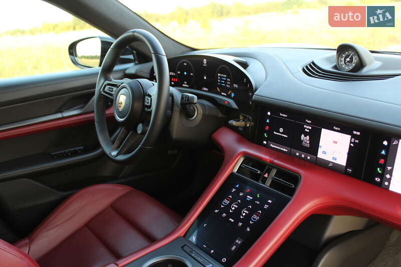 Седан Porsche Taycan 2021 в Києві
