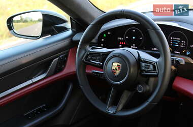 Седан Porsche Taycan 2021 в 