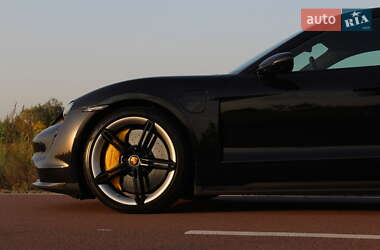 Седан Porsche Taycan 2021 в 