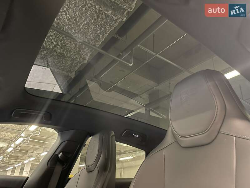 Седан Porsche Taycan 2023 в Киеве