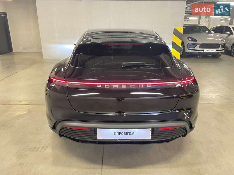 Седан Porsche Taycan 2023 в Киеве