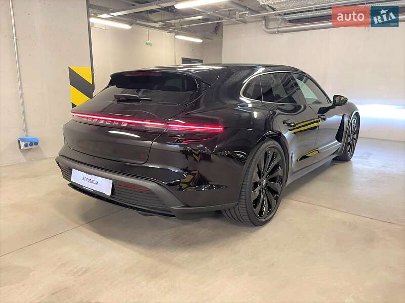 Седан Porsche Taycan 2023 в Киеве