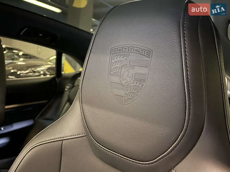 Седан Porsche Taycan 2023 в Киеве