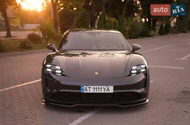 Седан Porsche Taycan 2020 в 