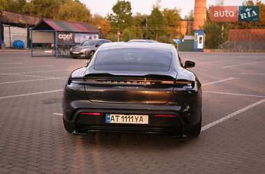 Седан Porsche Taycan 2020 в 