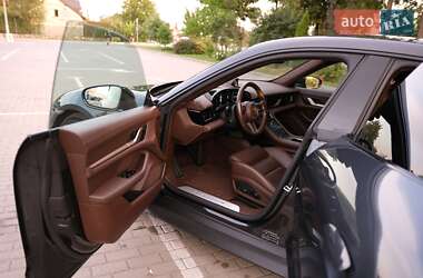 Седан Porsche Taycan 2020 в 