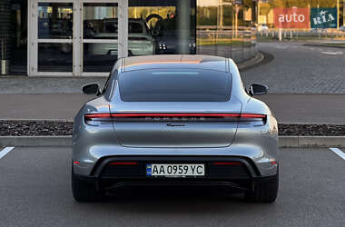 Седан Porsche Taycan 2021 в 