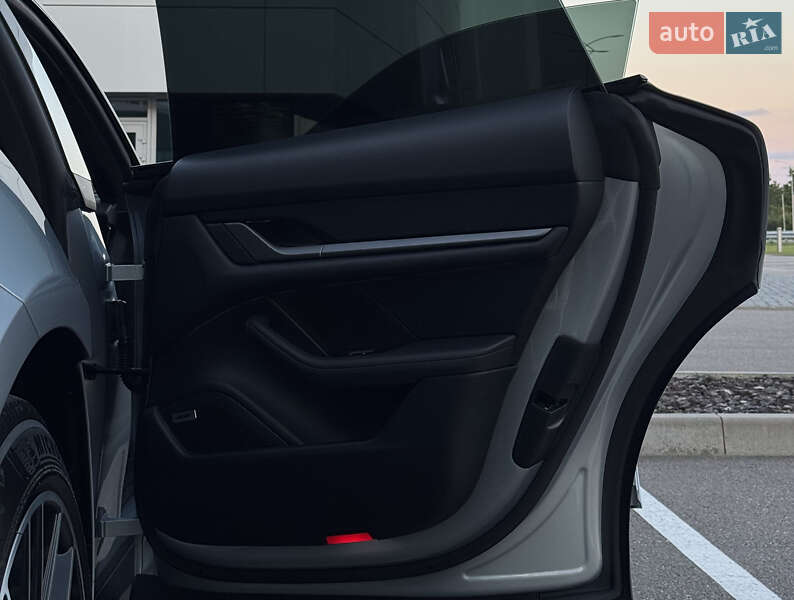 Седан Porsche Taycan 2021 в Киеве фото 37 Седан Porsche Taycan 2021 в Киеве