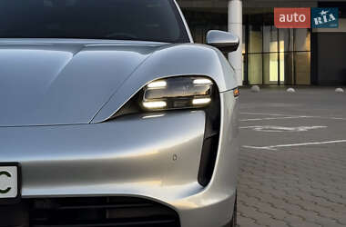 Седан Porsche Taycan 2021 в Киеве
