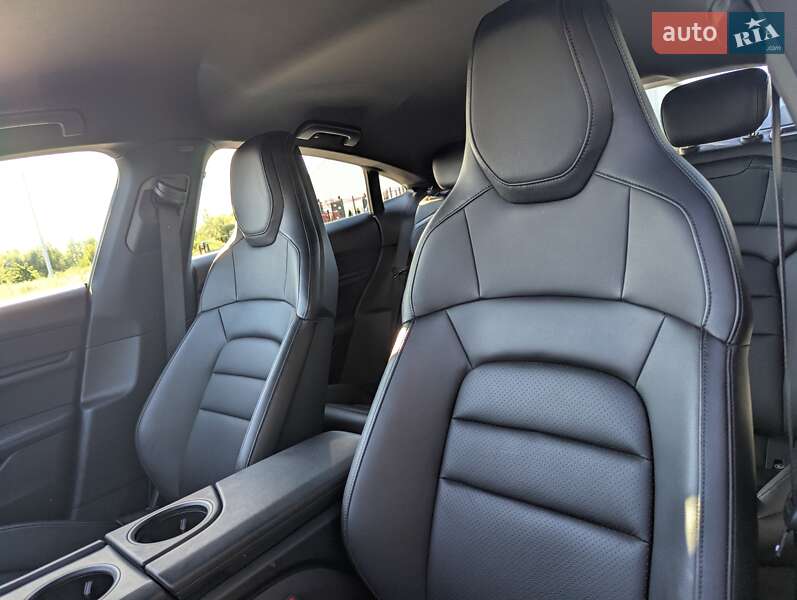 Седан Porsche Taycan 2020 в Киеве фото 11 Седан Porsche Taycan 2020 в Киеве