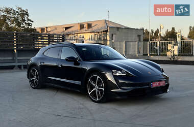 Седан Porsche Taycan 2022 в Киеве