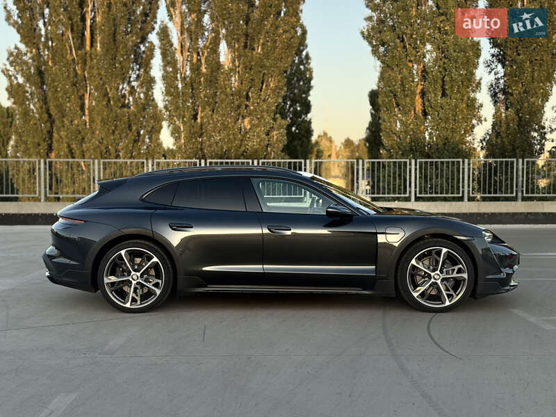 Седан Porsche Taycan 2022 в Киеве