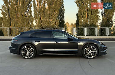 Седан Porsche Taycan 2022 в 