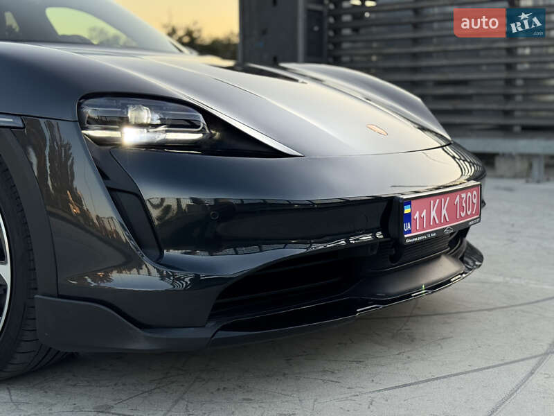 Седан Porsche Taycan 2022 в Киеве
