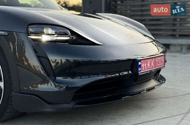 Седан Porsche Taycan 2022 в 