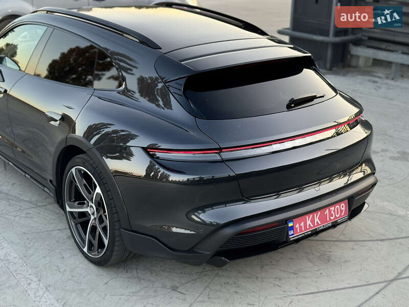 Седан Porsche Taycan 2022 в Киеве