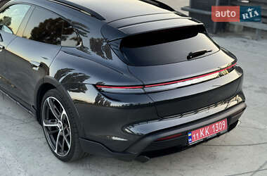 Седан Porsche Taycan 2022 в 