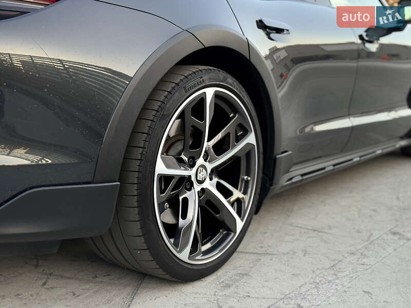 Седан Porsche Taycan 2022 в Киеве