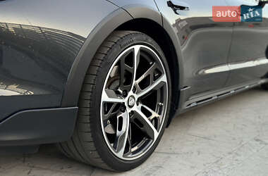 Седан Porsche Taycan 2022 в 