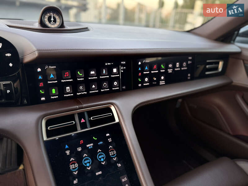 Седан Porsche Taycan 2022 в Киеве