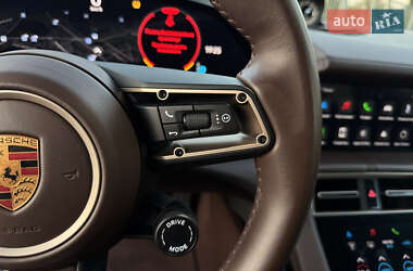 Седан Porsche Taycan 2022 в 