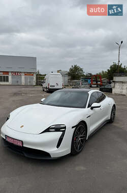 Седан Porsche Taycan 2020 в 