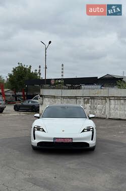 Седан Porsche Taycan 2020 в 