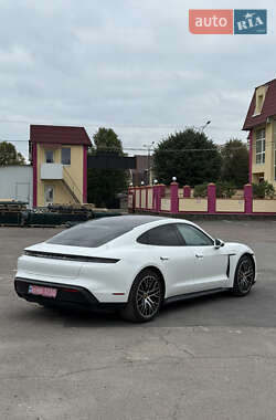 Седан Porsche Taycan 2020 в 