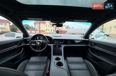 Седан Porsche Taycan 2020 в 